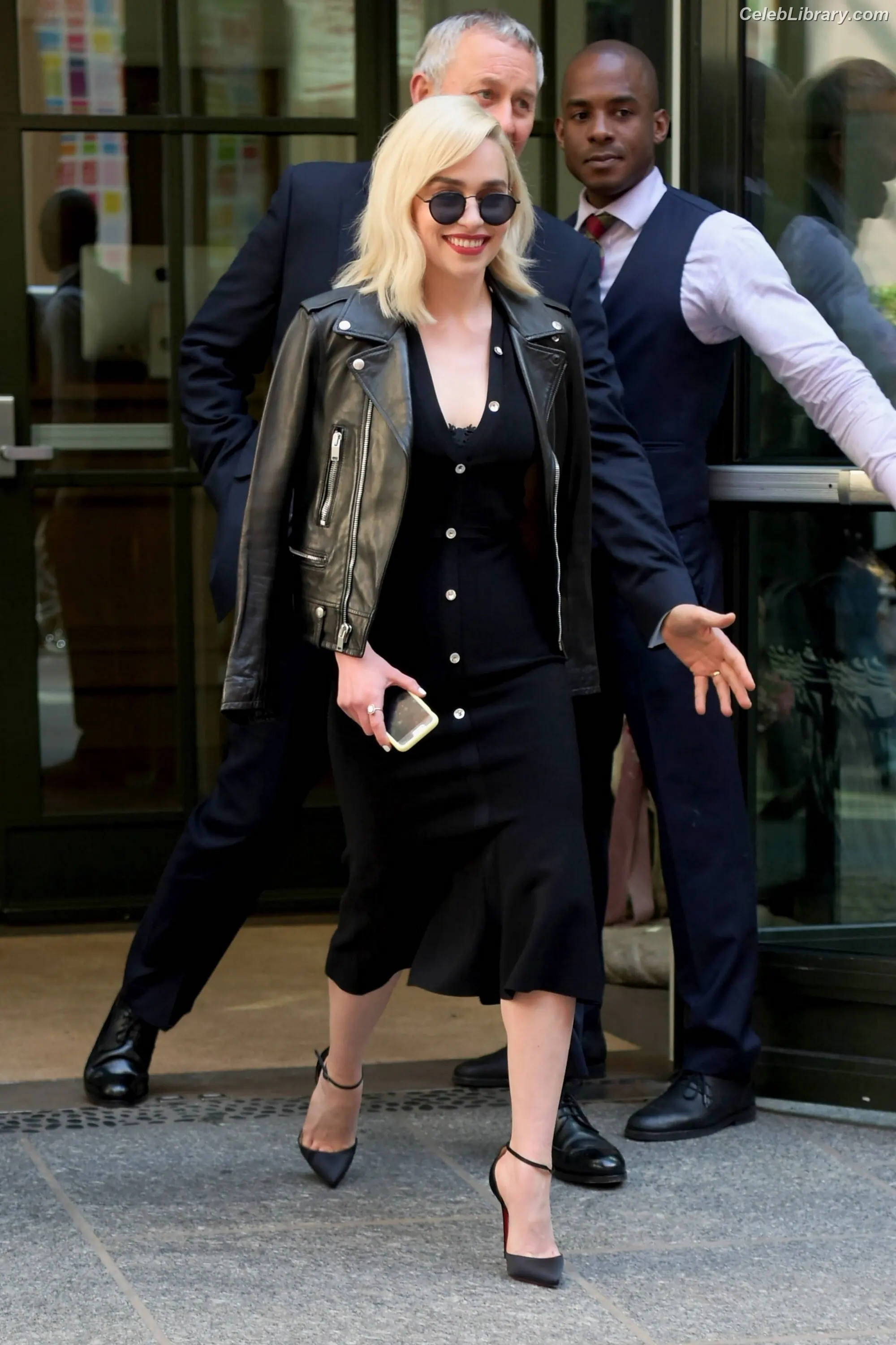 Emilia Clarke photo 21 of 1293