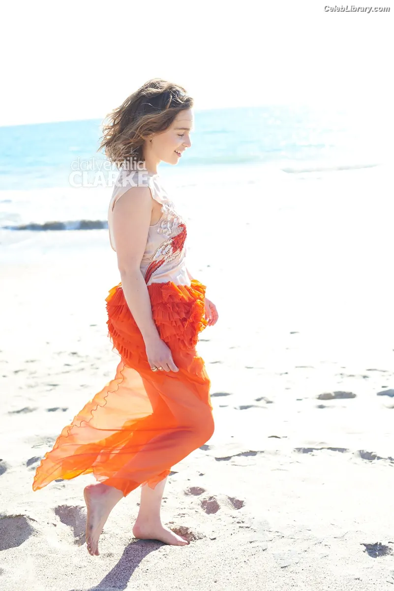 Emilia Clarke photo 21 of 1293