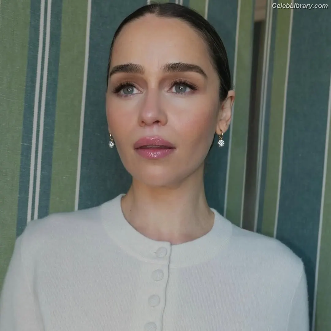 Emilia Clarke photo 20 of 1293