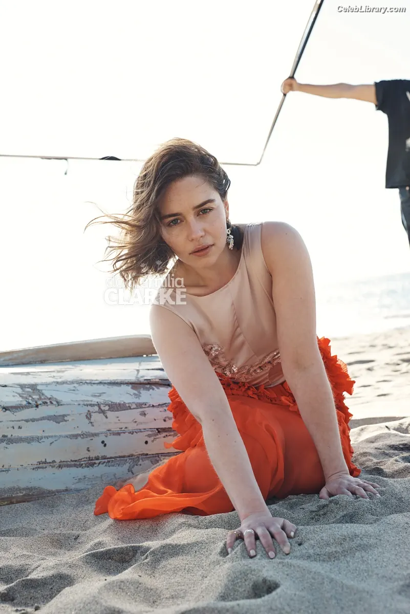 Emilia Clarke photo 8 of 1293