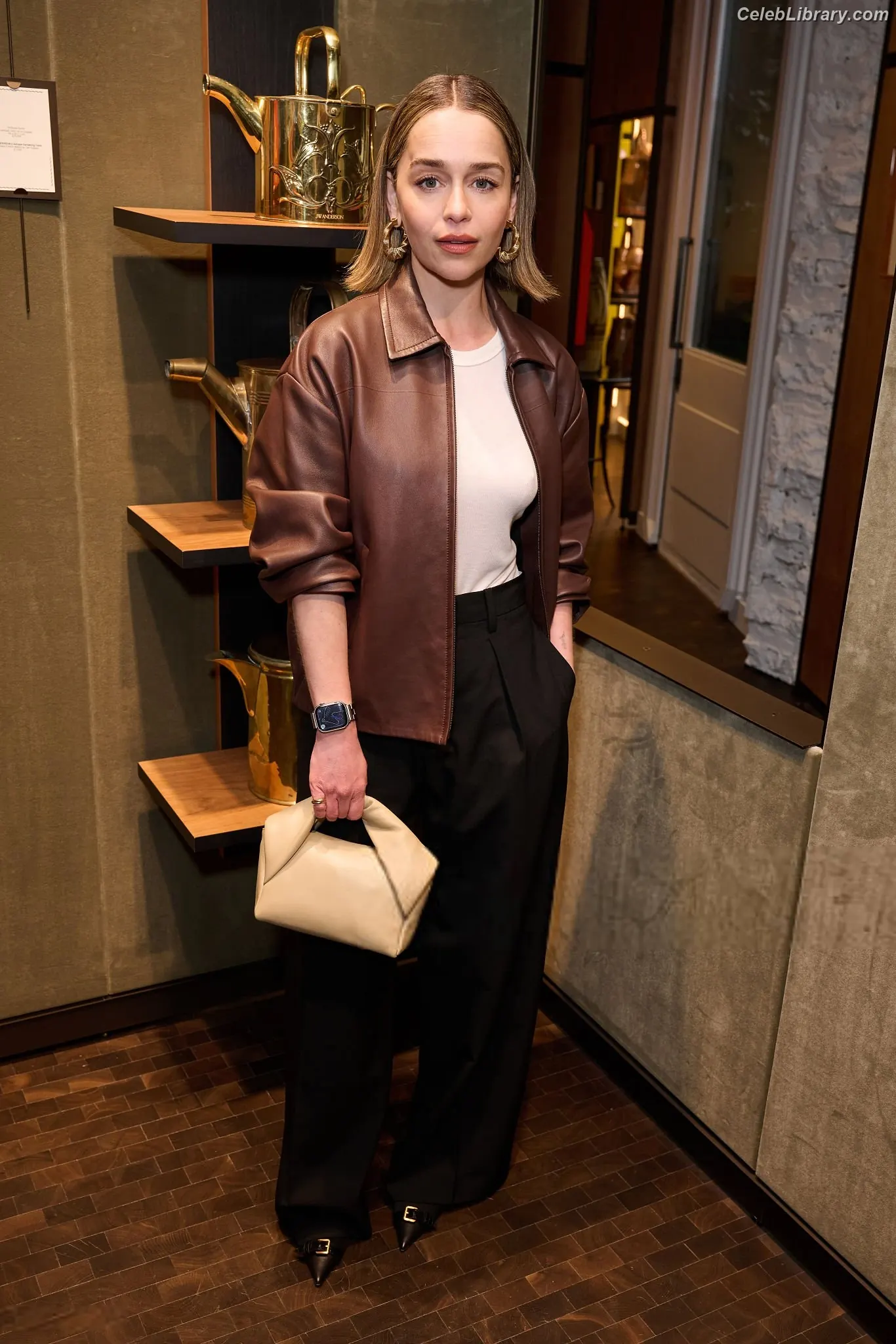 Emilia Clarke photo 17 of 1293