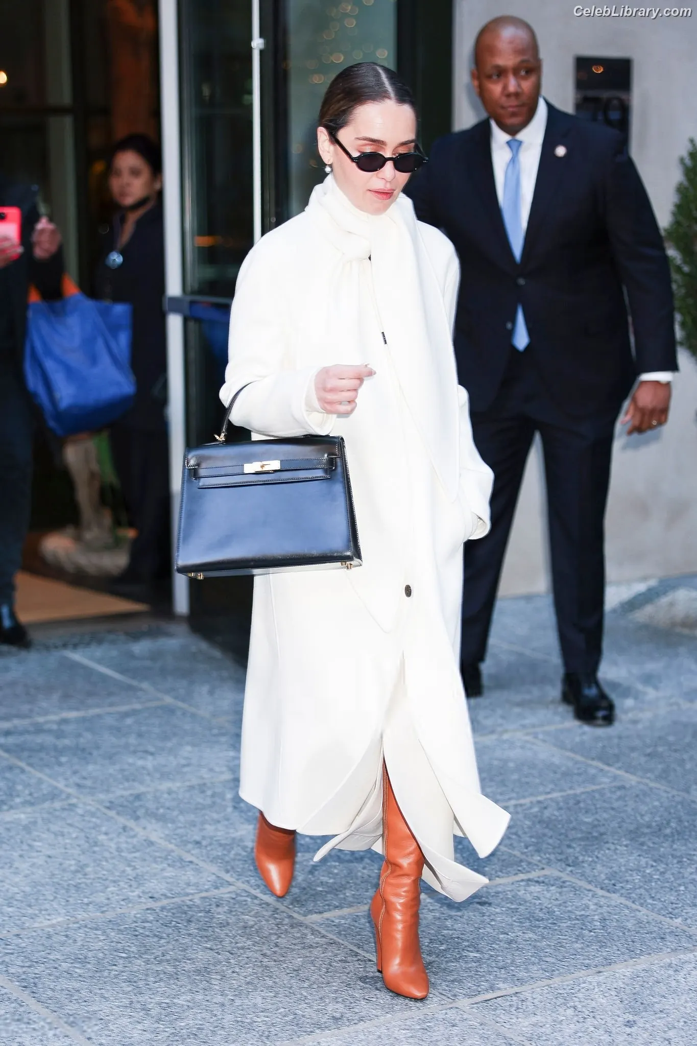 Emilia Clarke photo 13 of 1293