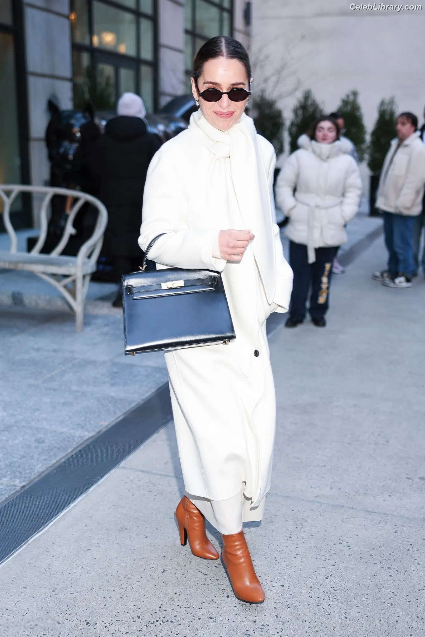 Emilia Clarke photo 15 of 1293
