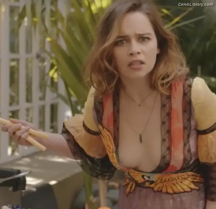 Emilia Clarke photo 2 of 1293