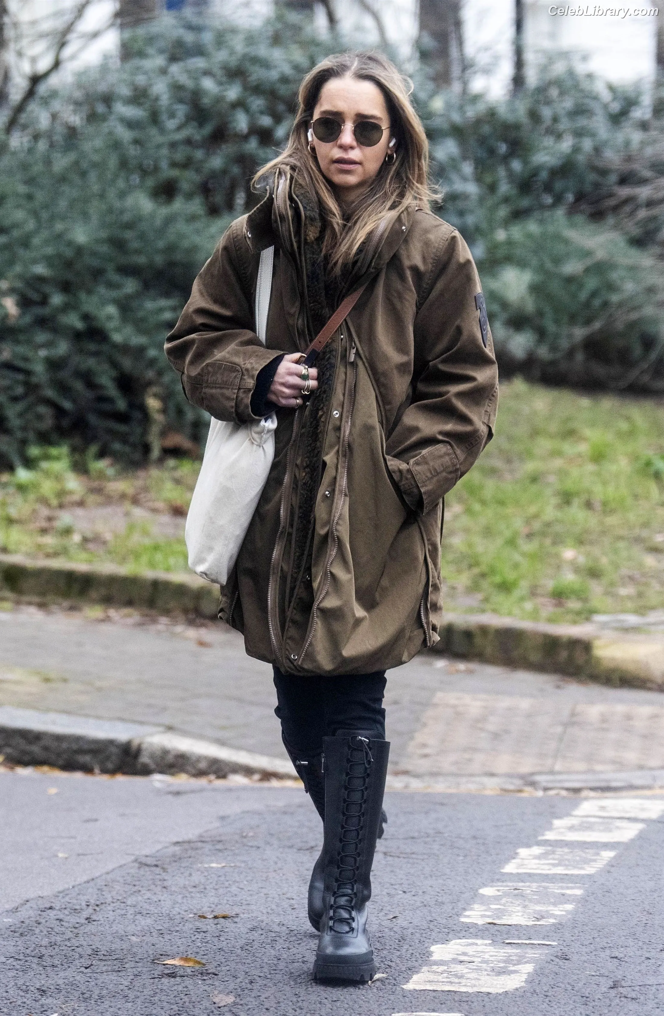 Emilia Clarke photo 13 of 1293