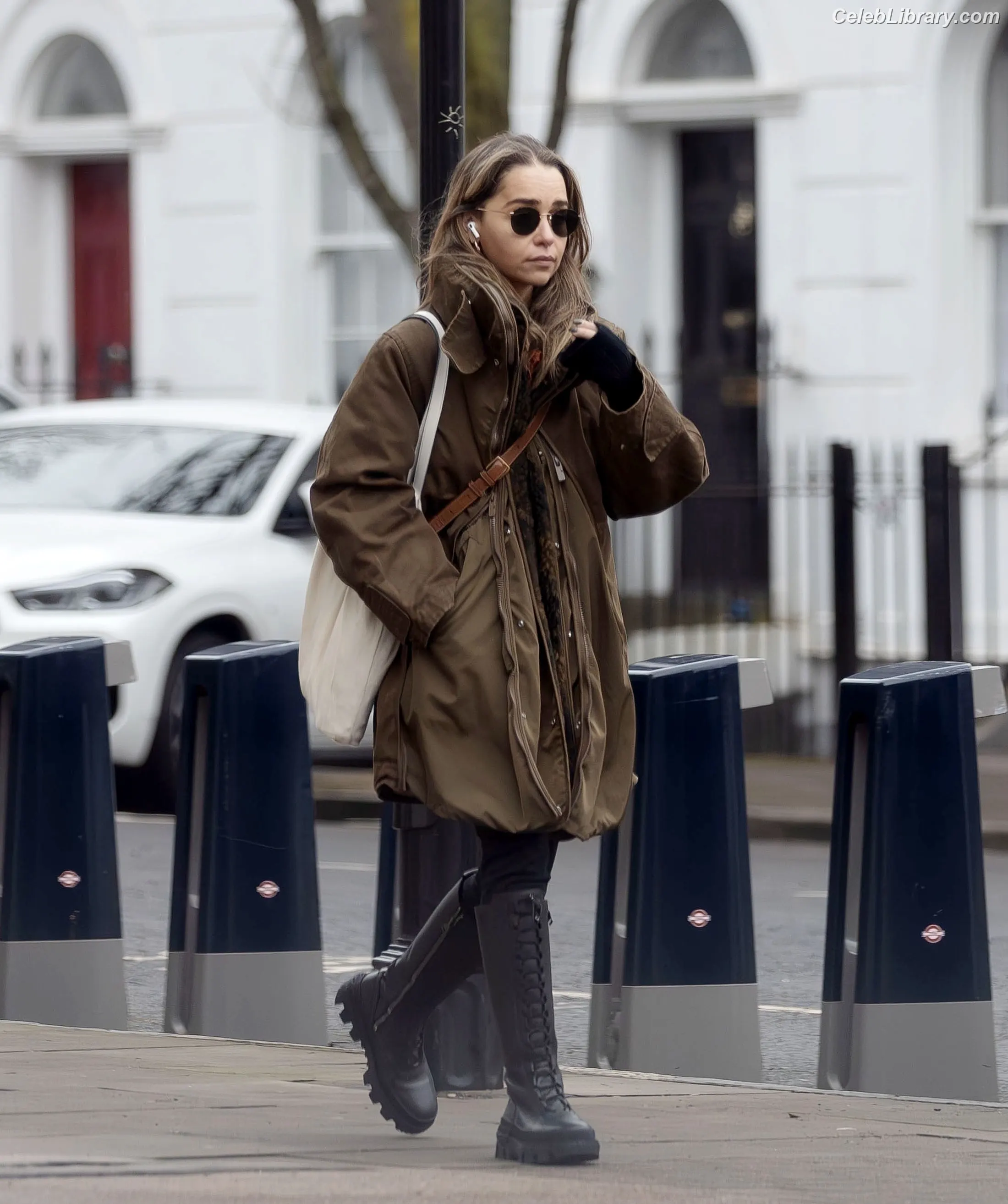 Emilia Clarke photo 9 of 1293