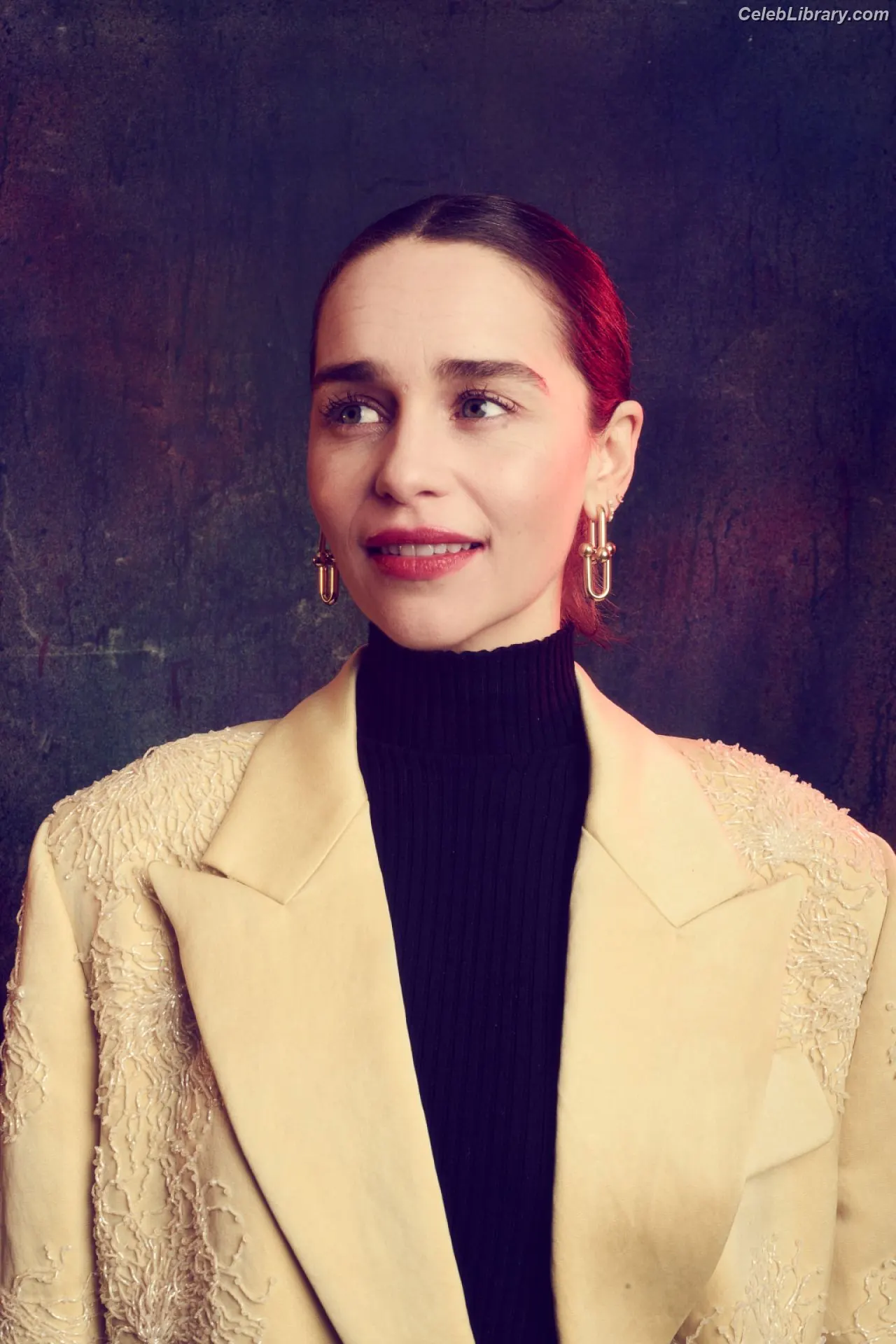 Emilia Clarke photo 12 of 1293