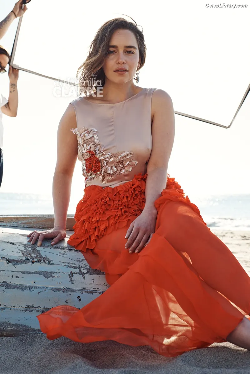 Emilia Clarke photo 21 of 1293