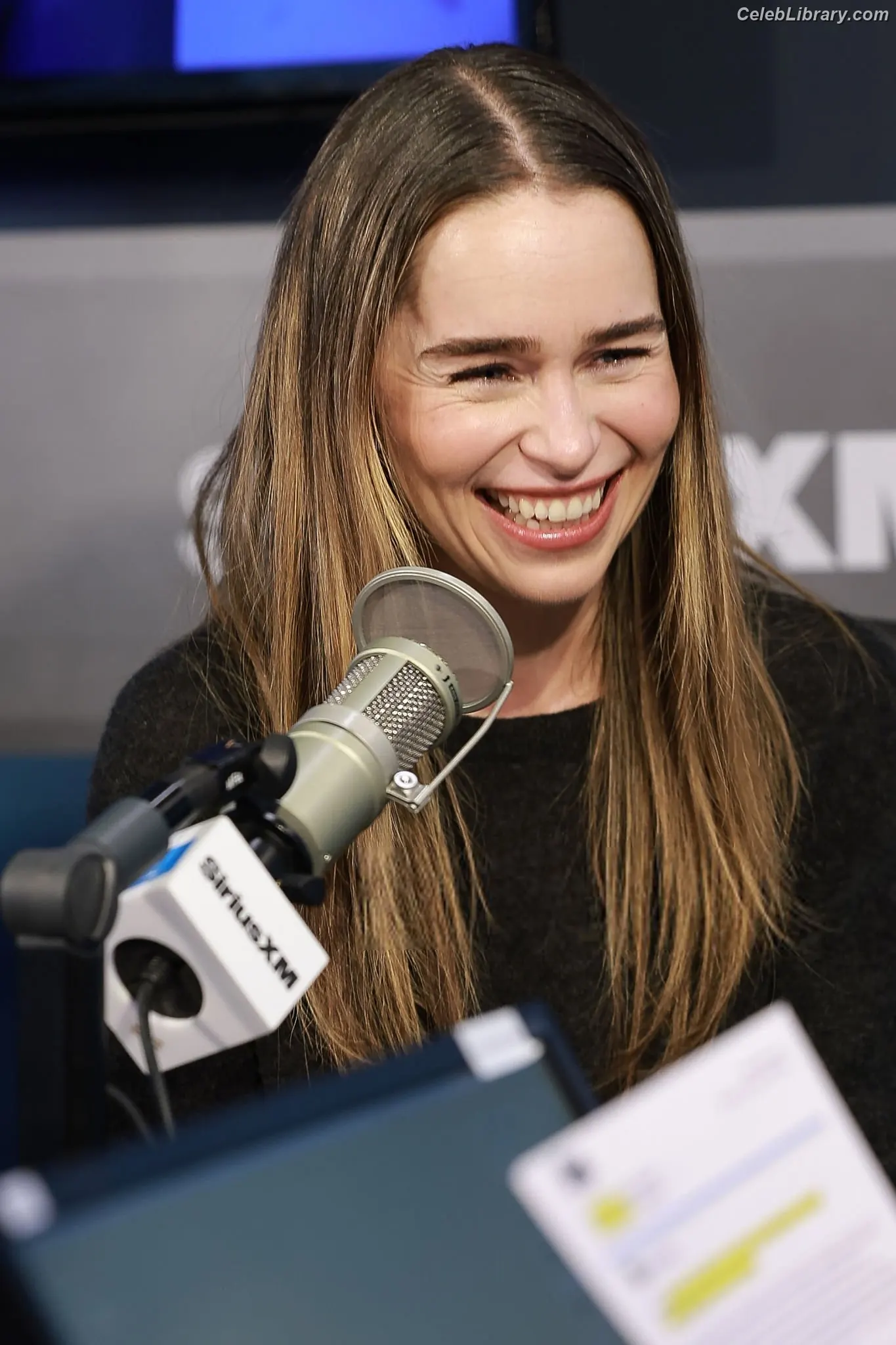 Emilia Clarke photo 14 of 1293