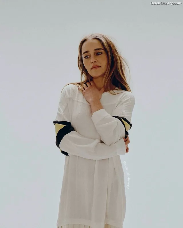 Emilia Clarke photo 3 of 1283