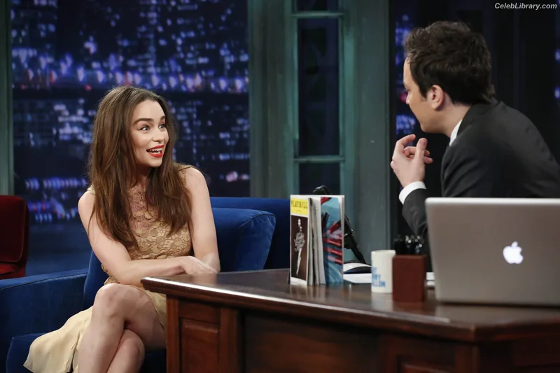 Emilia Clarke photo 1 of 1283