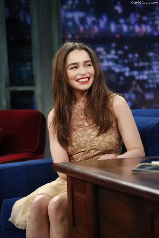 Emilia Clarke photo 4 of 1283