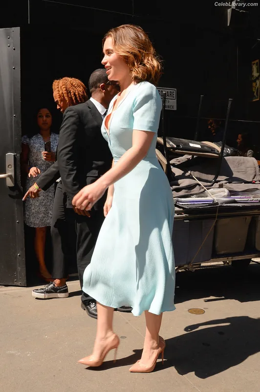 Emilia Clarke photo 11 of 1283