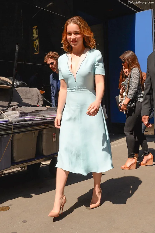 Emilia Clarke photo 13 of 1283