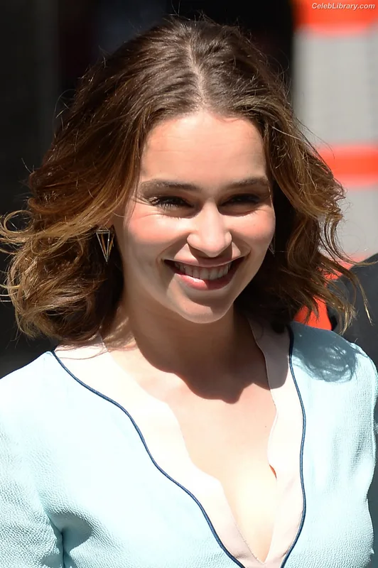 Emilia Clarke photo 20 of 1283