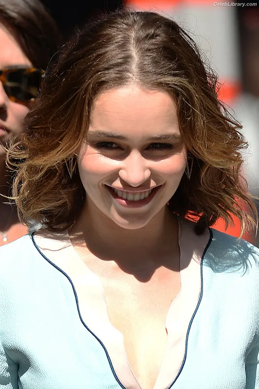 Emilia Clarke photo 21 of 1283