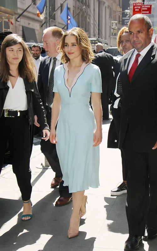 Emilia Clarke photo 14 of 1283