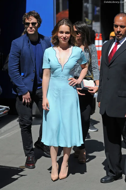 Emilia Clarke photo 21 of 1283
