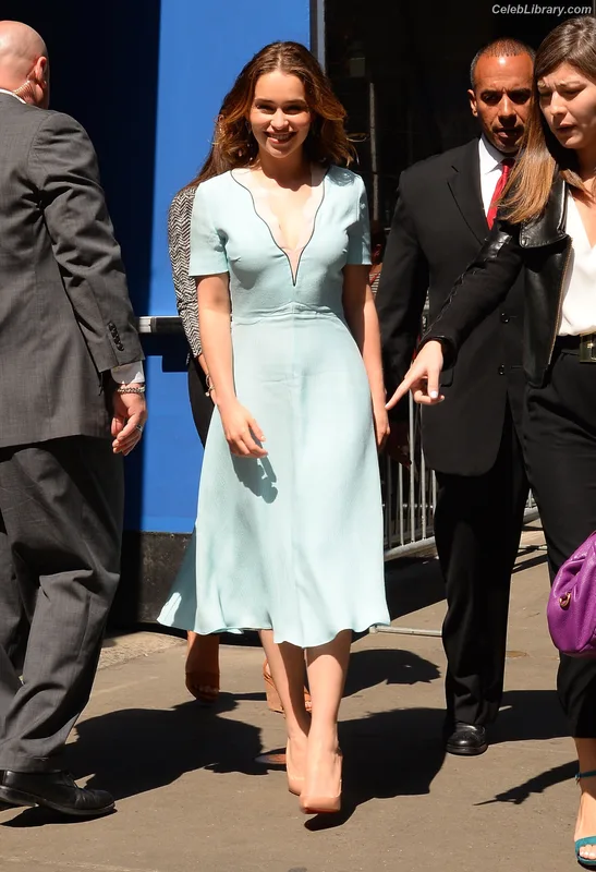 Emilia Clarke photo 1 of 1283