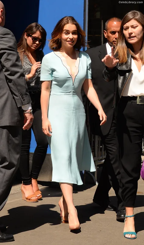 Emilia Clarke photo 3 of 1283