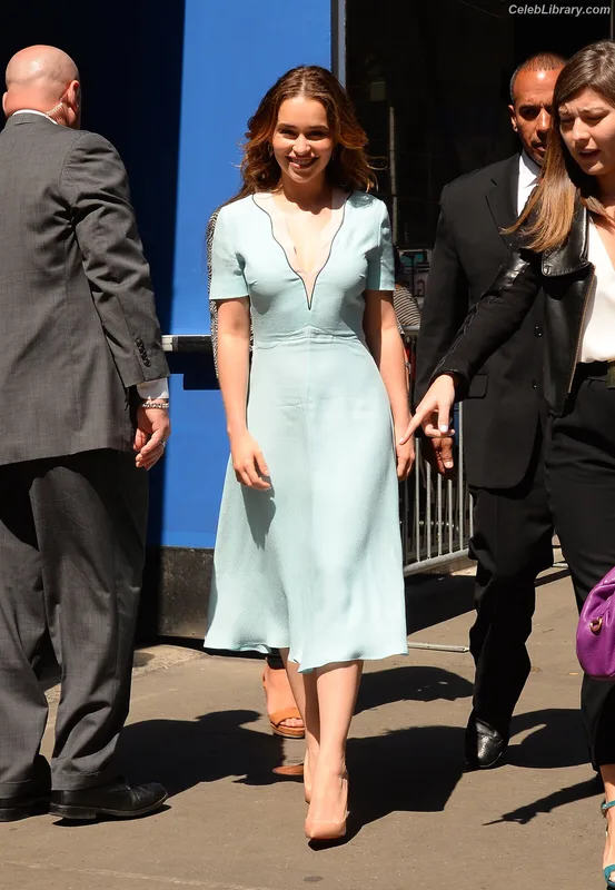 Emilia Clarke photo 7 of 1283