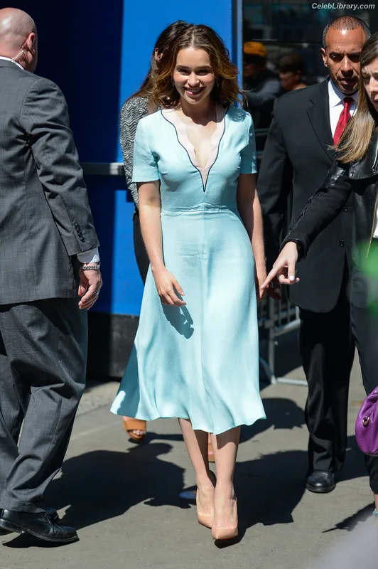 Emilia Clarke photo 1 of 1283
