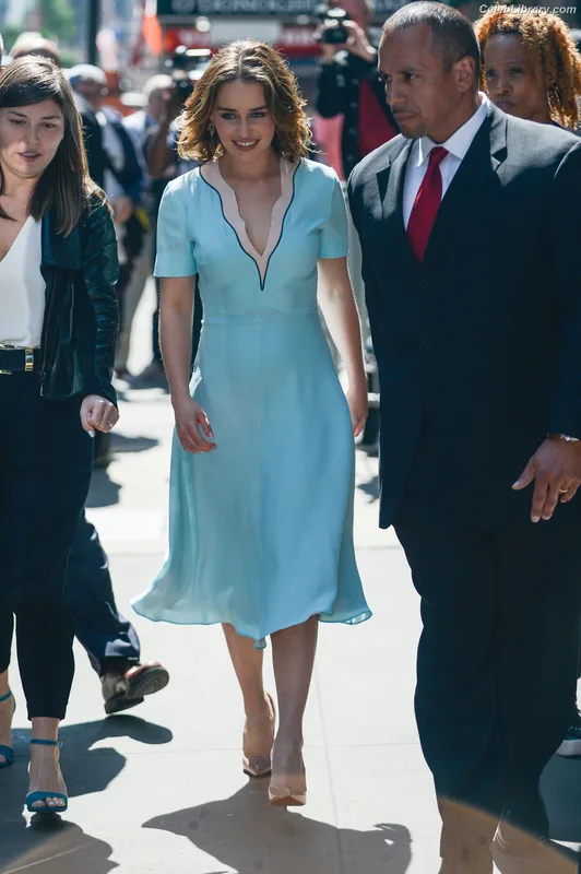 Emilia Clarke photo 2 of 1283
