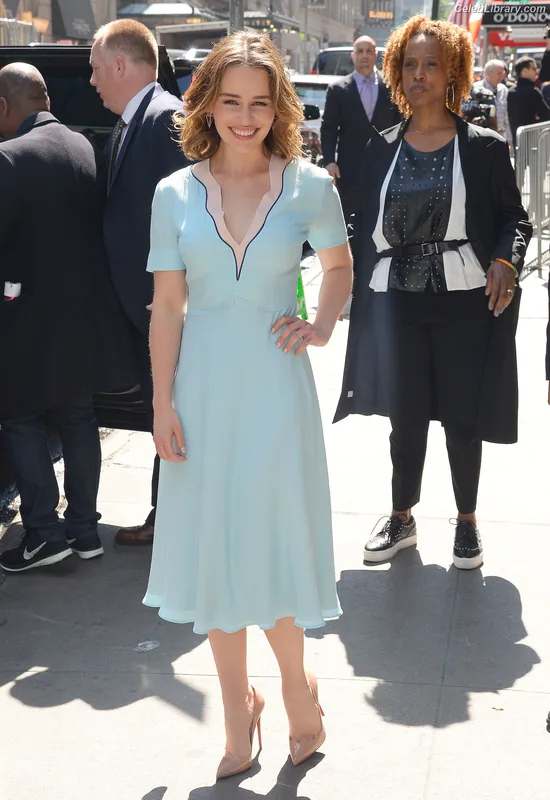 Emilia Clarke photo 5 of 1283
