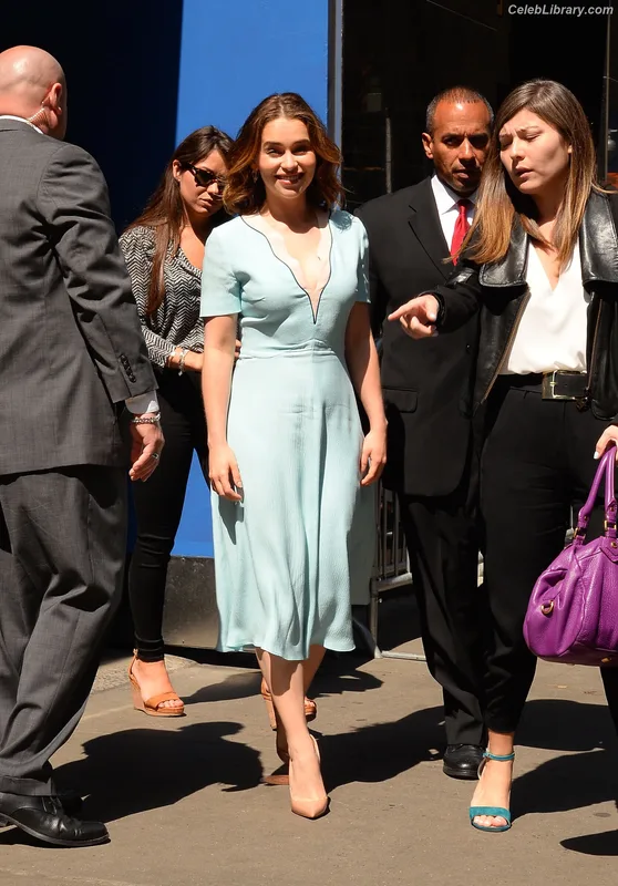 Emilia Clarke photo 7 of 1283