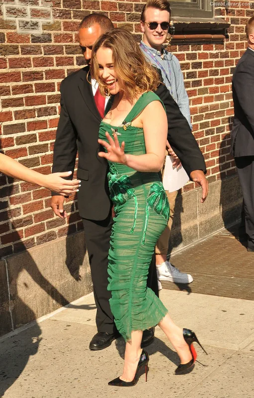 Emilia Clarke photo 7 of 1283