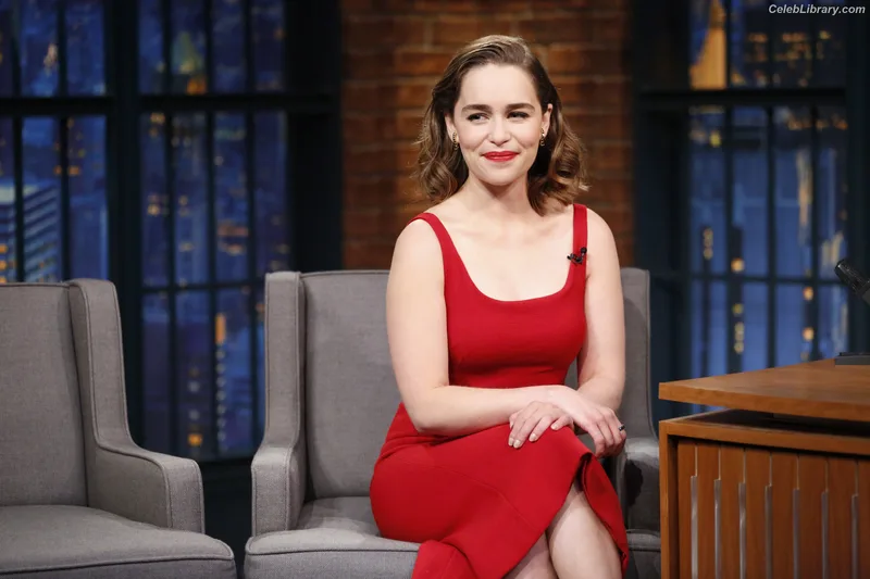 Emilia Clarke photo 1 of 1283