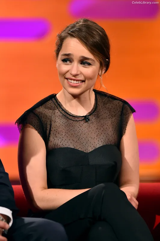 Emilia Clarke photo 4 of 1283