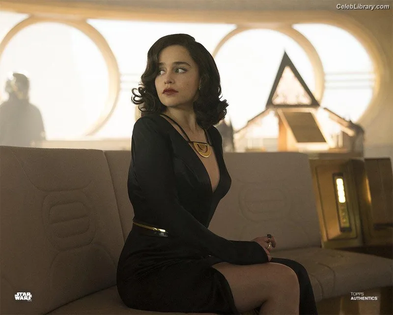 Emilia Clarke photo 8 of 1283