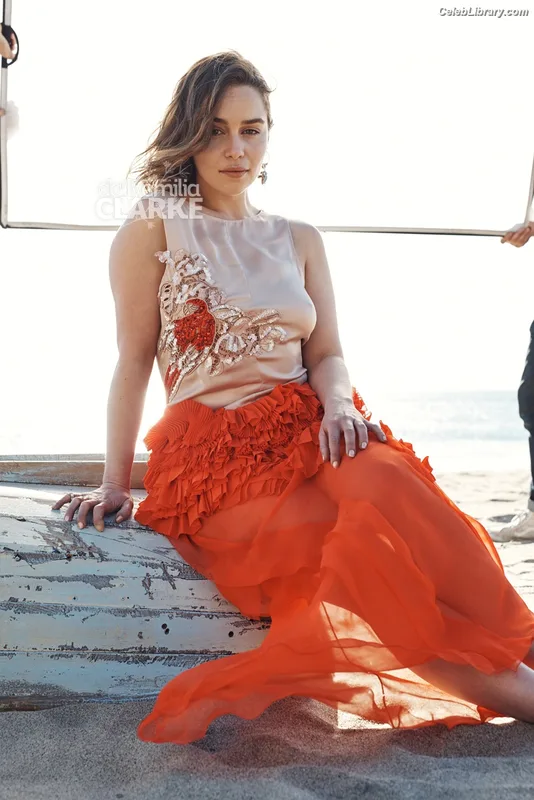 Emilia Clarke photo 22 of 1283