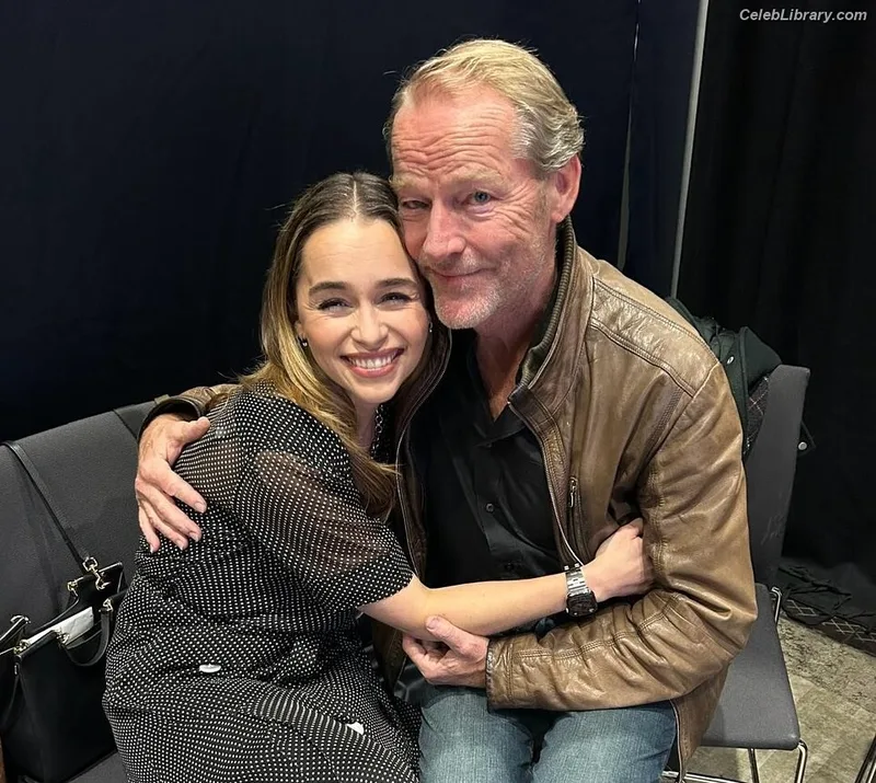 Emilia Clarke photo 2 of 1283