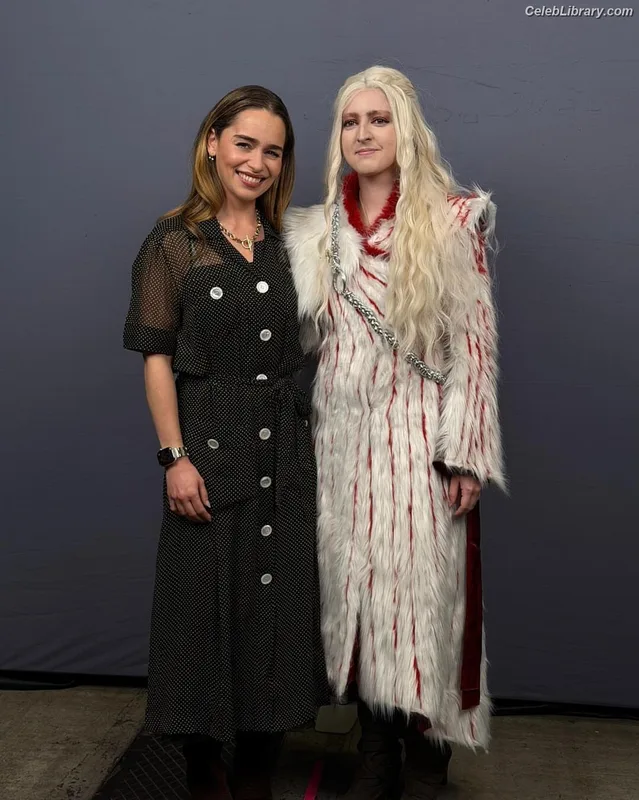 Emilia Clarke photo 3 of 1283