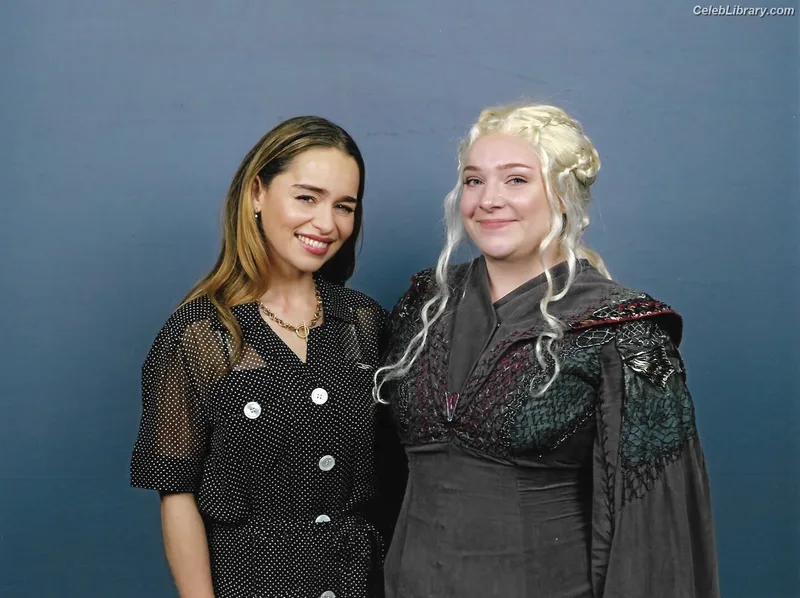 Emilia Clarke photo 4 of 1283