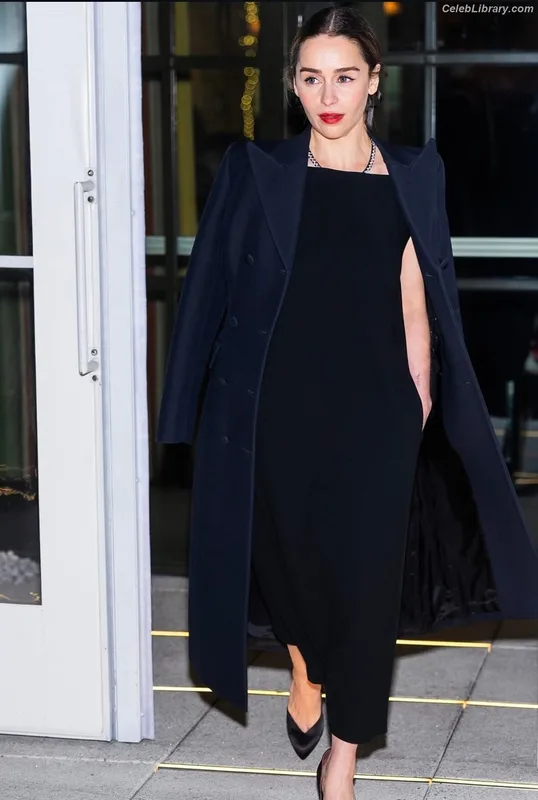 Emilia Clarke photo 5 of 1283