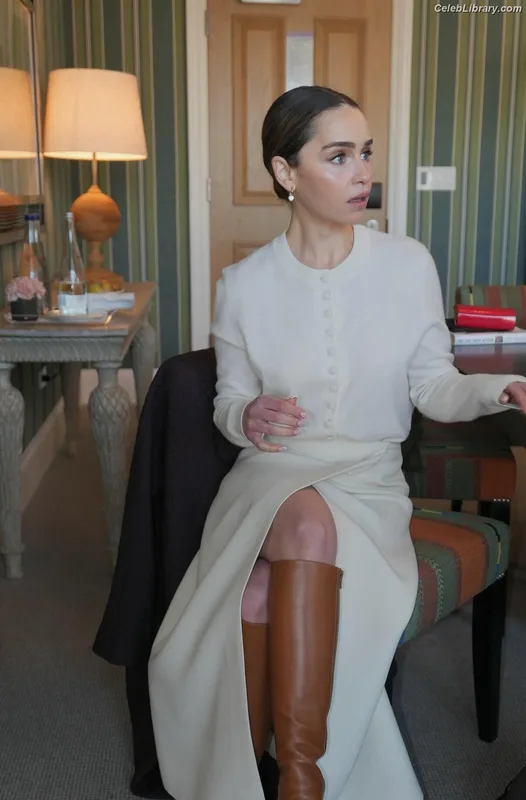 Emilia Clarke photo 6 of 1283