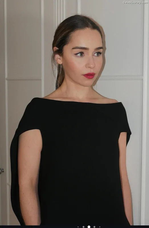 Emilia Clarke photo 7 of 1283