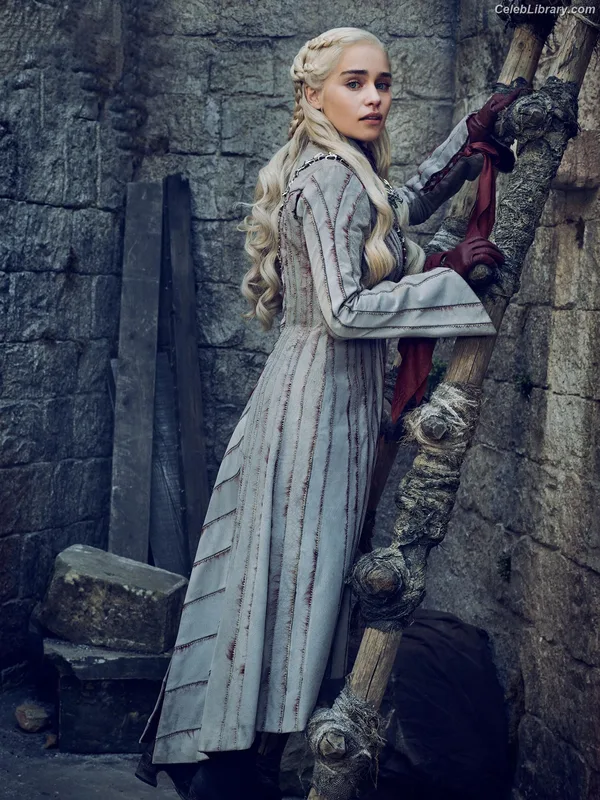 Emilia Clarke photo 2 of 1283