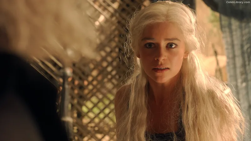 Emilia Clarke photo 8 of 1283