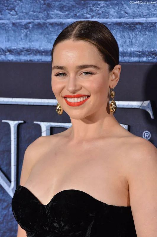 Emilia Clarke photo 4 of 1283