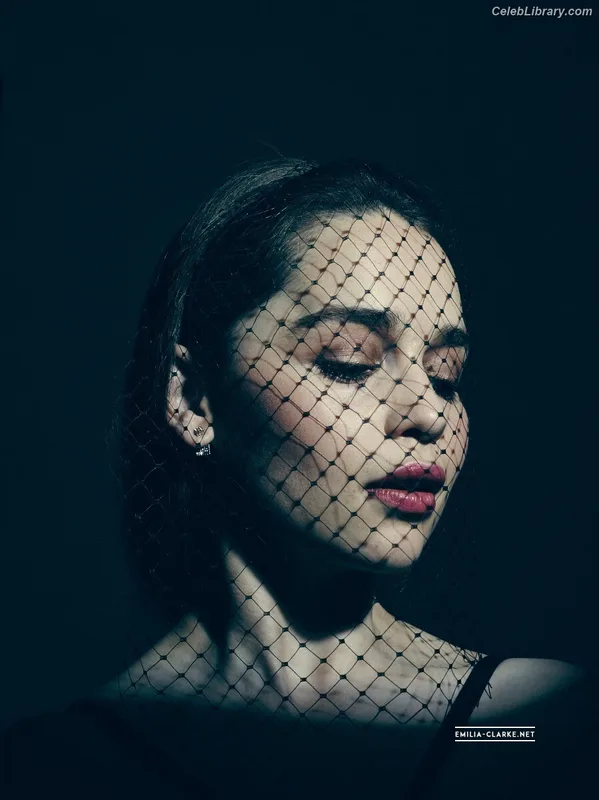 Emilia Clarke photo 20 of 1283