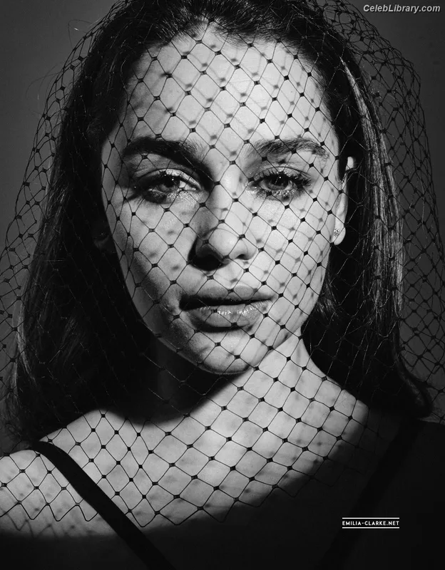 Emilia Clarke photo 21 of 1283