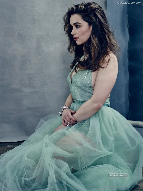 Emilia Clarke photo 22 of 1283