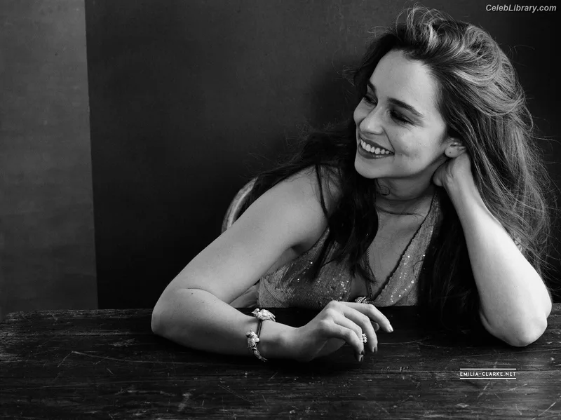 Emilia Clarke photo 1 of 1283