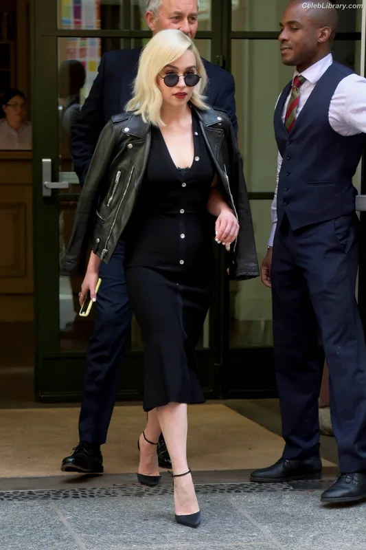 Emilia Clarke photo 22 of 1283