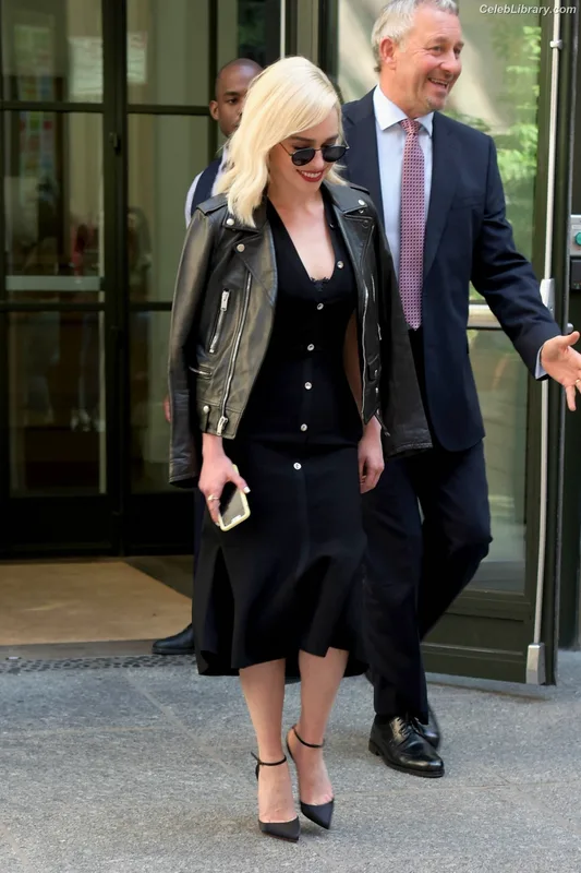 Emilia Clarke photo 24 of 1283
