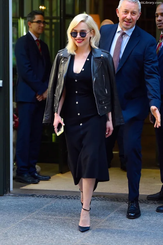 Emilia Clarke photo 1 of 1283